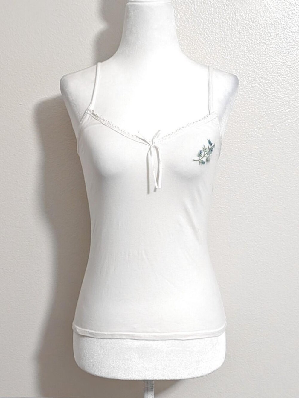 Vintage Secret Treasures White Floral Embroidered Tank Top Coquette | Size L